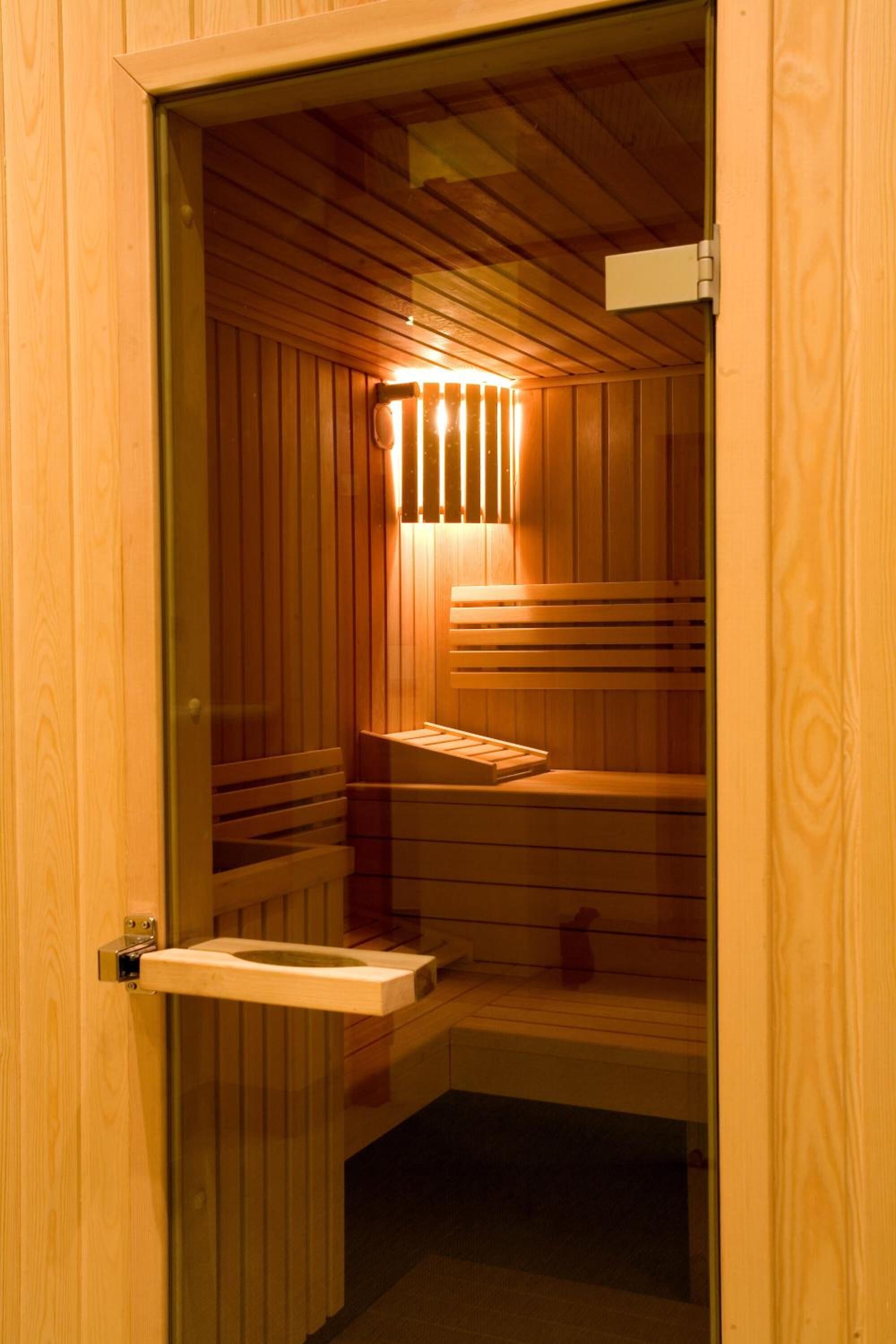 sauna, hot tub, steam room, turkish bath/hammam, body treatments