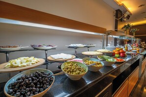 Daily buffet breakfast for a fee - 216 Castle Hotel  (Gebze)