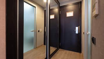 Standard Triple Room | Premium bedding, in-room safe, desk, laptop workspace