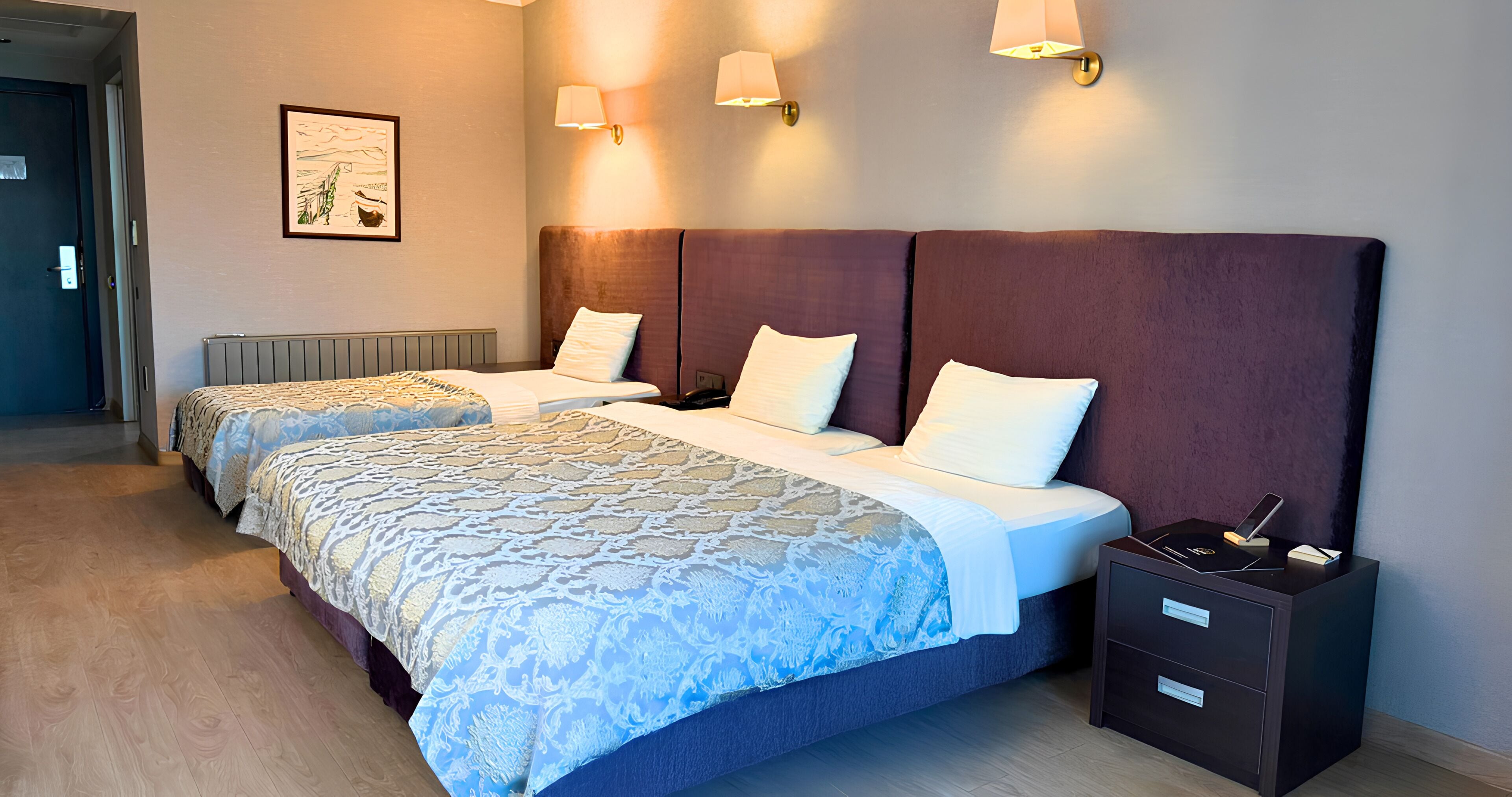 Standard Twin Room | Premium bedding, in-room safe, desk, laptop workspace