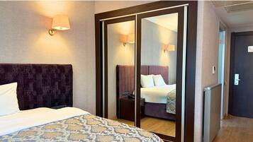 Standard Room | 1 bedroom, premium bedding, in-room safe, desk