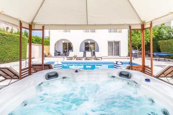 Villa, 4 Schlafzimmer, eigener Pool | Terrasse/Patio