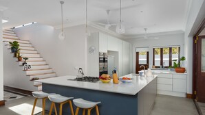 Premium Villa, 3 Bedrooms, Non Smoking, City View | Private kitchen | Full-size fridge, oven, stovetop, dishwasher - Forest Road 1 (Cape Town)