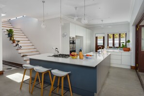 Premium Villa, 3 Bedrooms, Non Smoking, City View | Private kitchen | Full-sized fridge, oven, stovetop, dishwasher - Forest Road 1 (Cape Town)