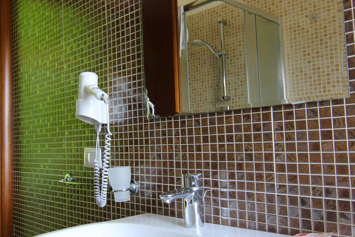 Dusche, kostenlose Toilettenartikel