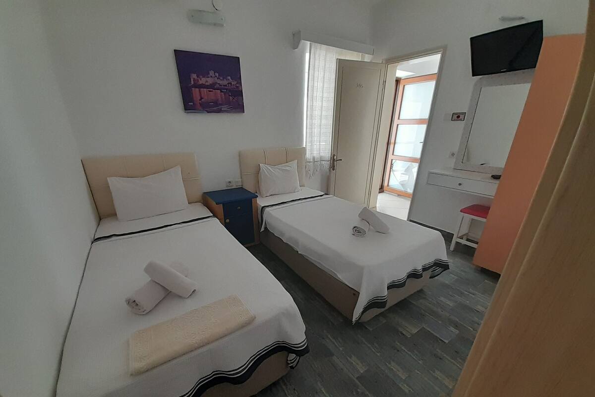 Chambre Standard | Décoration personnalisée, ameublement personnalisé, bureau