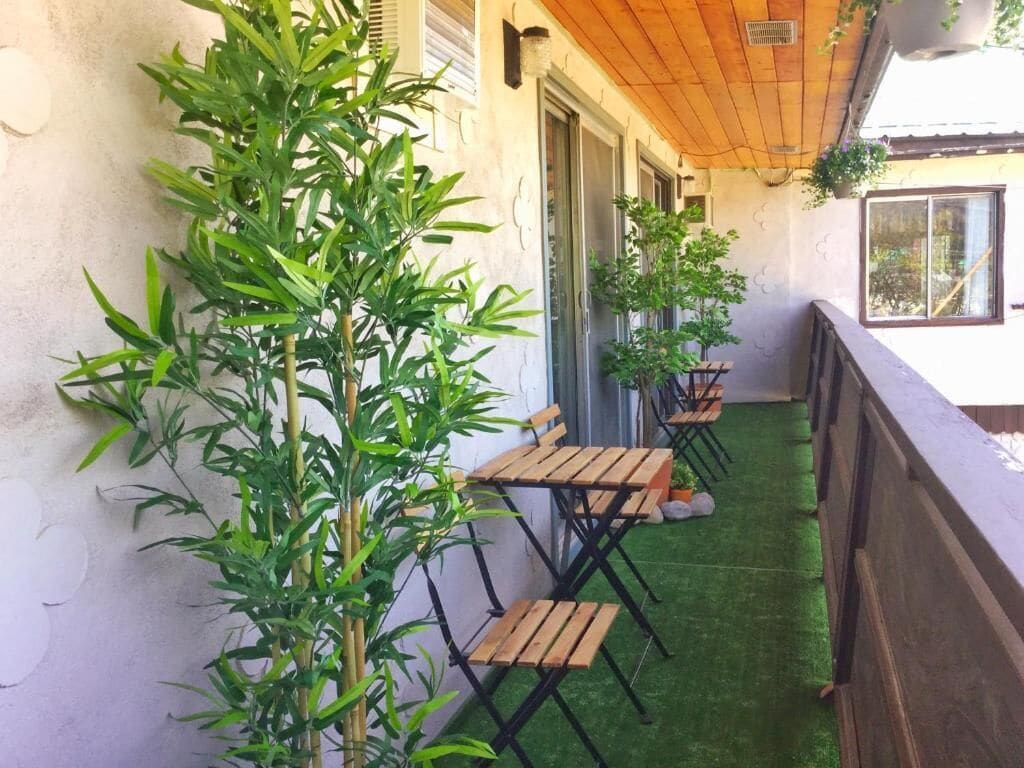 Deluxe-studiolejlighed - 1 kingsize-seng - tekøkken - bjergudsigt (Rm 4) | Udsigt fra balkon