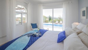 4 habitaciones, tabla de planchar con plancha, cunas y wifi gratis 