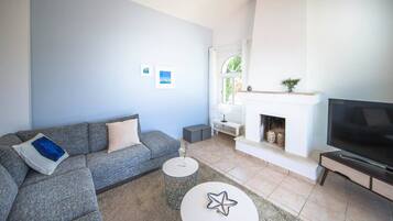 Huvila, 4 makuuhuonetta, yksityinen uima-allas | Olohuone | Älytelevisio, videopelikonsoli