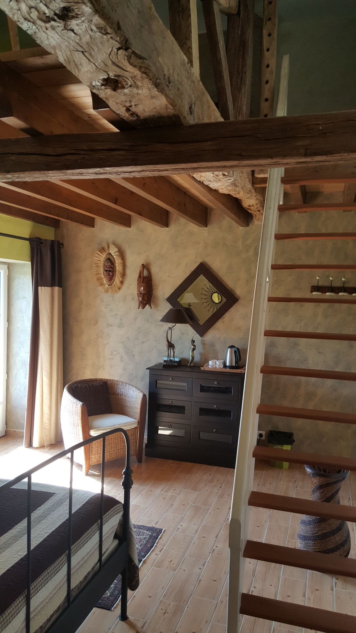 Familiekamer (Retour d'Afrique ) | Luxe beddengoed, een kluis op de kamer, een bureau