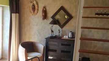 Familiekamer (Retour d'Afrique ) | Luxe beddengoed, een kluis op de kamer, een bureau