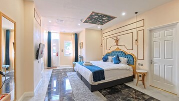 Executive Double Room | Desk, bed sheets