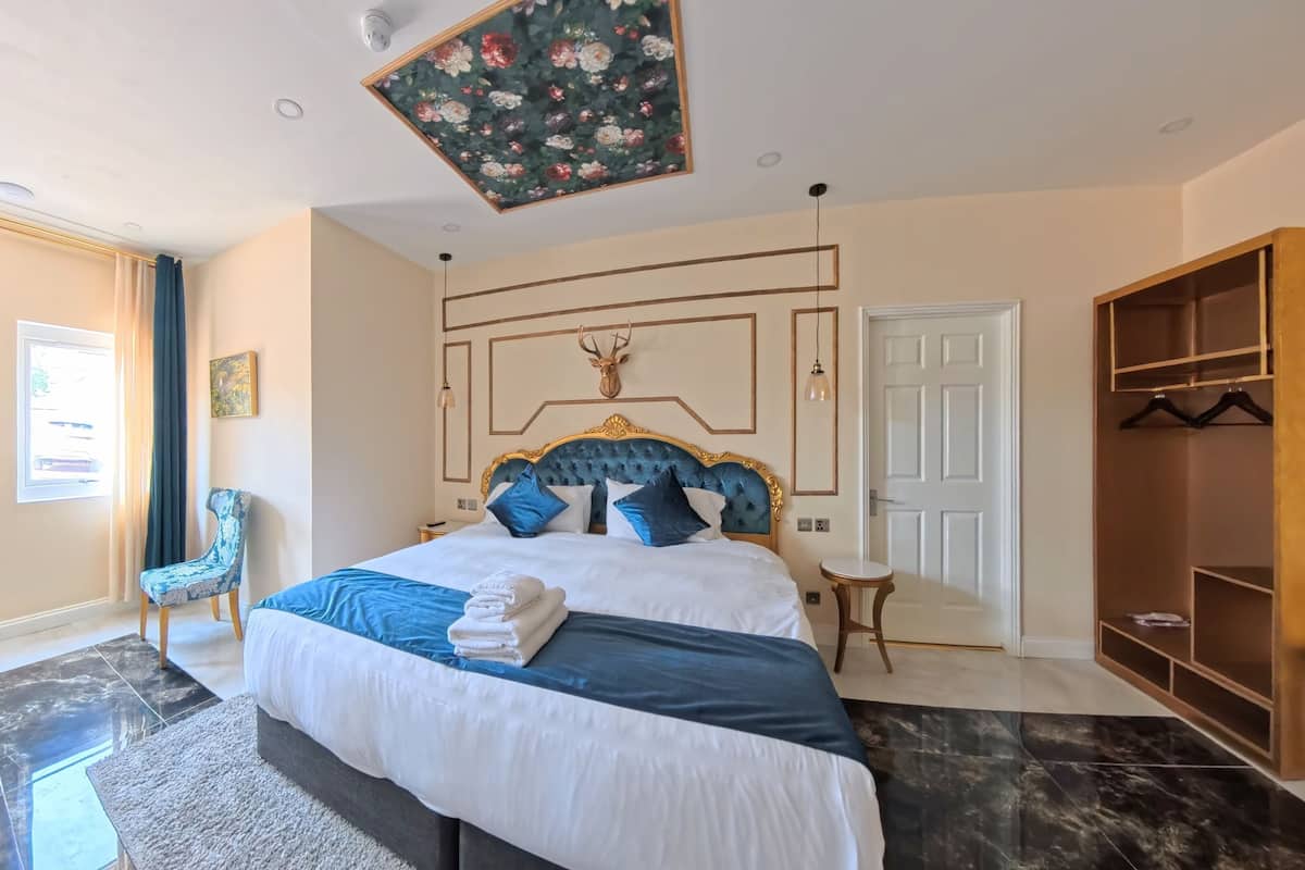 Habitación ejecutiva doble | 1 dormitorio, escritorio, ropa de cama