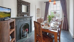 In-room dining - GOSHEN COTTAGE (Kelso)