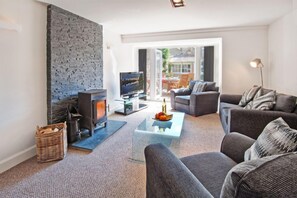 House, 3 Bedrooms | Living room | Flat-screen TV, fireplace - GOSHEN COTTAGE (Kelso)