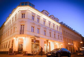Front of property - Bett & Buch Hotel (Berlin)