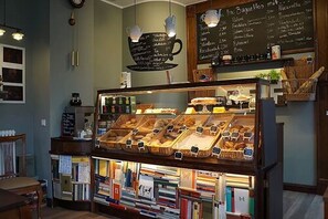 Coffee shop - Bett & Buch Hotel (Berlin)