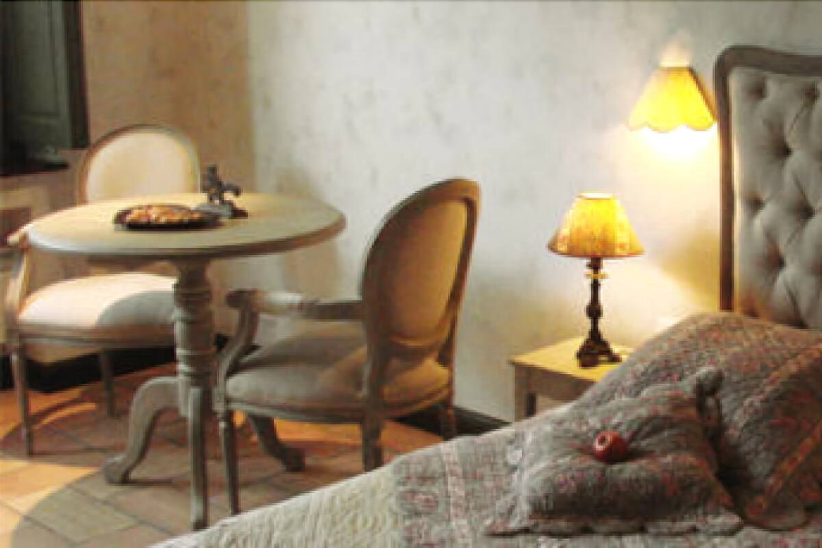 Double Room (Amande) | Blackout drapes, iron/ironing board, WiFi (free), individually decorated