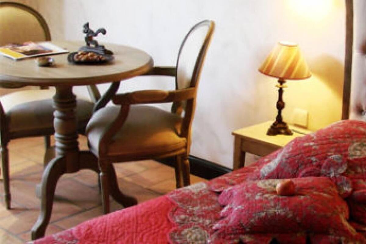 Double Room (Cassis) | Blackout drapes, iron/ironing board, WiFi (free), individually decorated