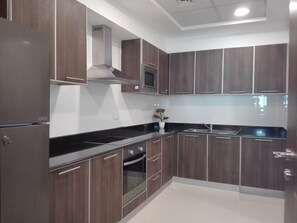 Fridge, microwave, oven - Ginger Luxury Apartments (Manama)