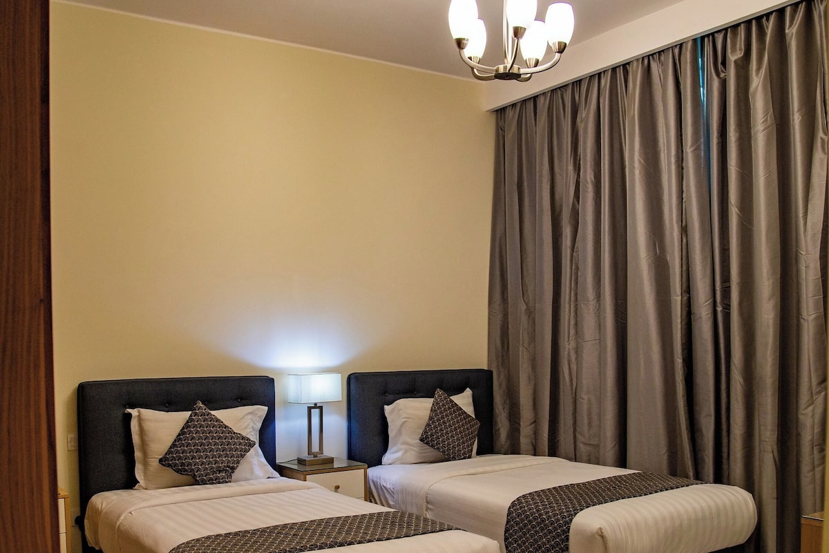 Iron/ironing board, WiFi (free)