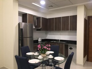 Fridge, microwave, oven - Ginger Luxury Apartments (Manama)
