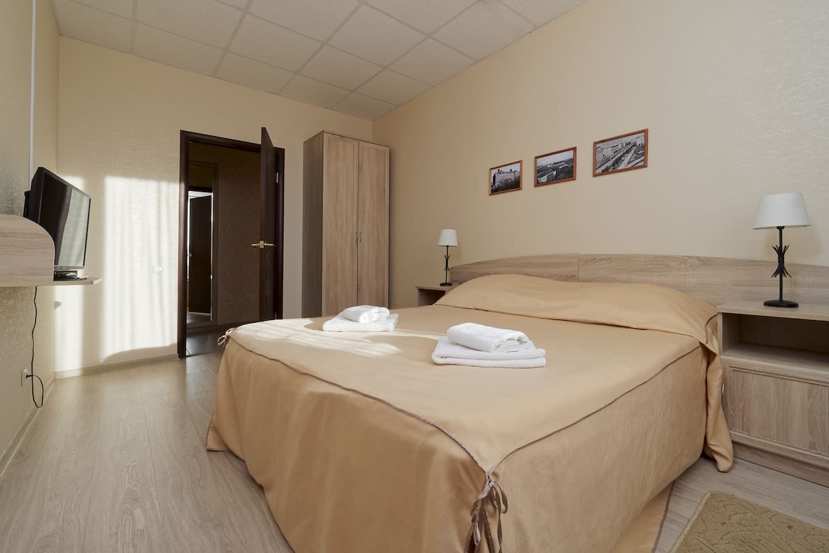 Apartamento luxo | Cofres nos quartos, escrivaninha, ferros/tábuas de passar roupa