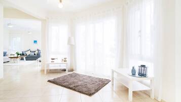 Villa, 3 habitaciones, piscina privada | 3 dormitorios, caja fuerte, tabla de planchar con plancha