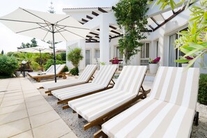 Outdoor pool, pool umbrellas, sun loungers