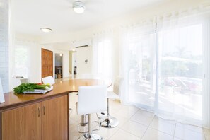 Hair dryer, towels, shampoo - Villa Margarita (Pegeia)