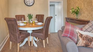 House, 4 Bedrooms | Living area | Flat-screen TV