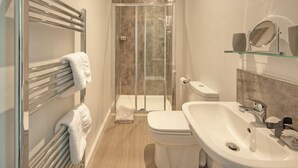 House, 4 Bedrooms | Bathroom | Shower, free toiletries, hair dryer, towels - The Bakehouse (Kelso)