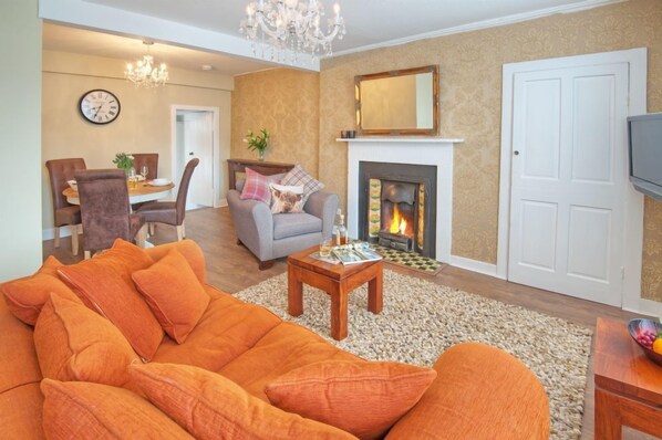 ハウス 4 ベッドルーム | リビングルーム | 薄型テレビ