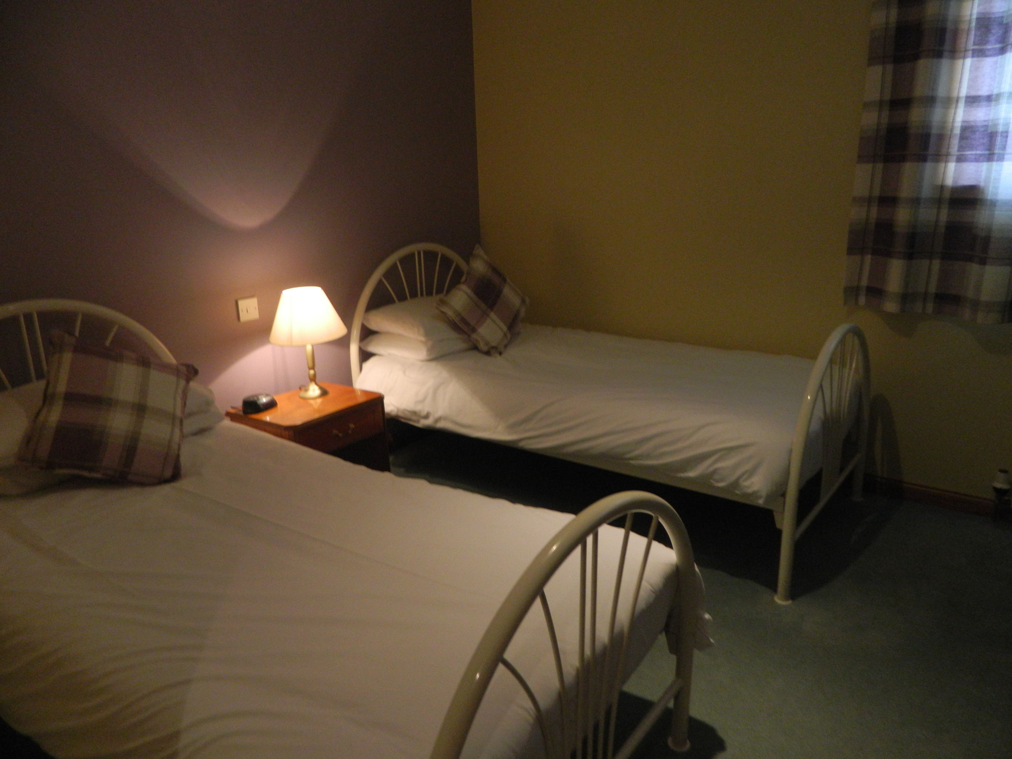 twin room | desk, iron/ironing board, free wifi, bed sheets