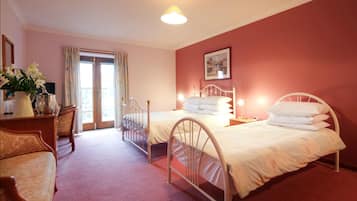 Twin Room | Desk, iron/ironing board, free WiFi, bed sheets