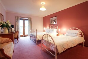 Twin Room | Desk, iron/ironing board, free WiFi, bed sheets - Red House Hotel (Blairgowrie)