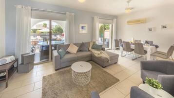 Villa, 4 Schlafzimmer, eigener Pool | Wohnbereich