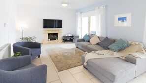 Villa, 4 Bedrooms, Private Pool | Living room | 55-inch flat-screen TV with satellite channels, Smart TV - Villa Maria (Pegeia)