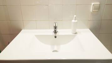 Apartment, 2 Bedrooms, Balcony | Bathroom | Bathtub, free toiletries, towels