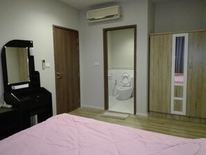 4-Bedroom House | 4 bedrooms, free WiFi - Baan Ananpon (Hua Hin)