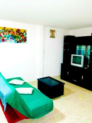 4-Bedroom House | Room amenity