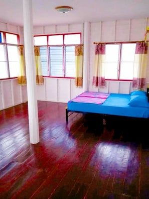 4-Bedroom House | 4 bedrooms, free WiFi