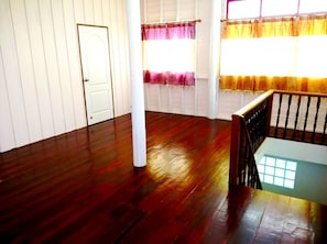 4-Bedroom House | Room amenity