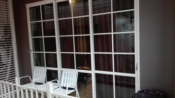 4-Bedroom House | Balcony