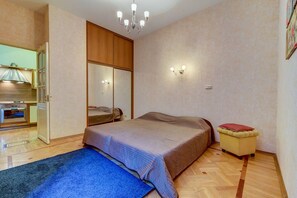 2 bedrooms, individually decorated, desk, iron/ironing board