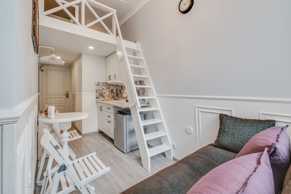 스탠다드 듀플렉스 | 거실 | 평면 TV