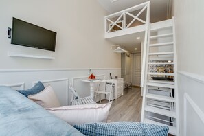 Dúplex estándar (4) | Sala de estar | Televisión de pantalla plana