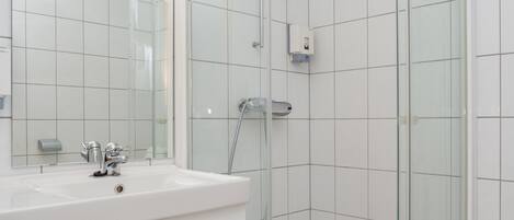 Single Room | Bathroom shower