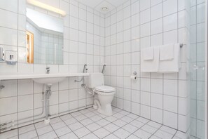 Double Room | Bathroom | Shower - Nordlys Hotell Alta (Alta)
