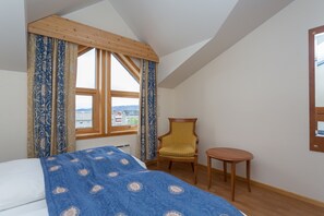 Quarto casal | Escrivaninha, Wi-Fi de cortesia